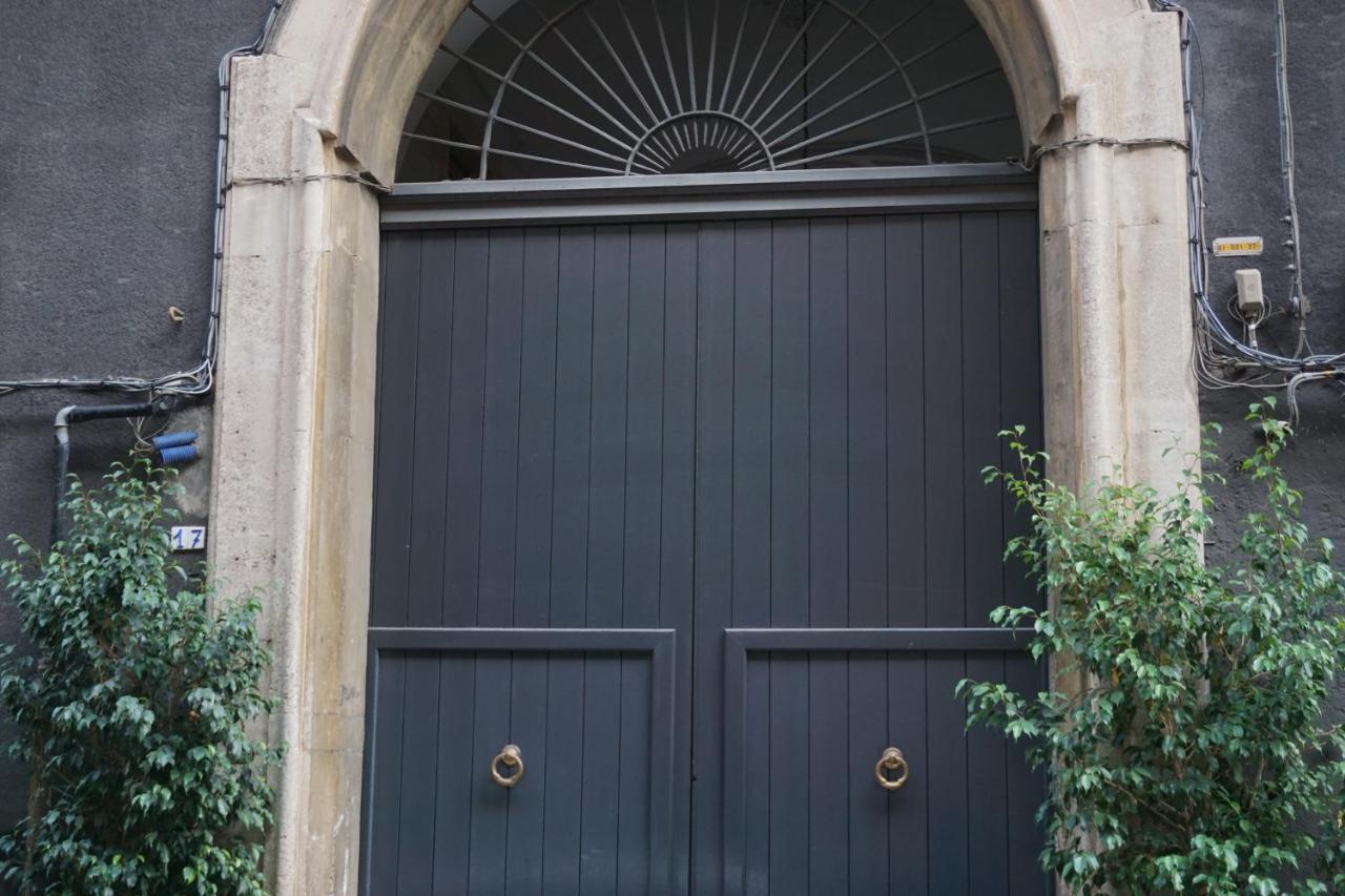 Elegante Appartamento Centro Storico Catania Exterior photo