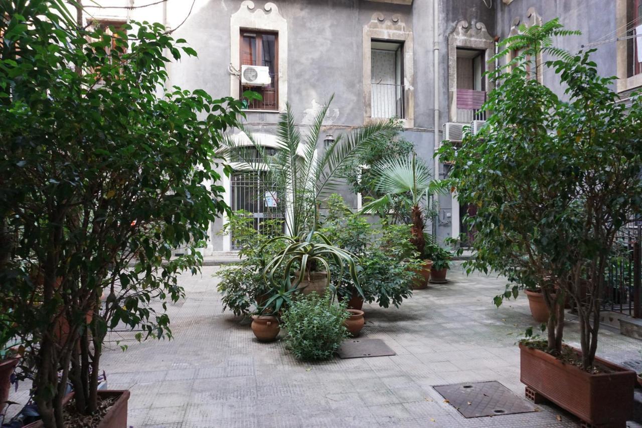 Elegante Appartamento Centro Storico Catania Exterior photo